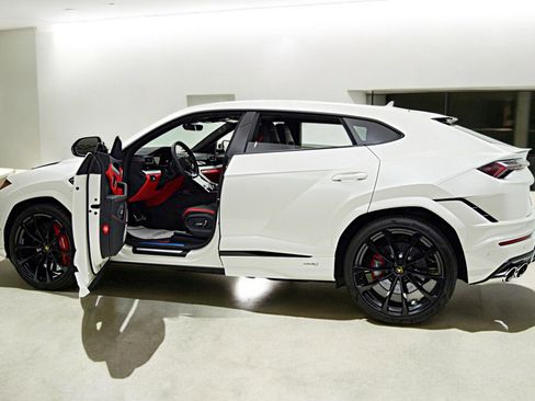 Used 2024 Lamborghini Urus S image 6