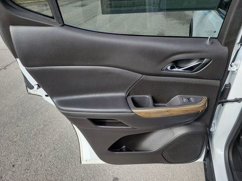 Used 2022 GMC Acadia SLE image 30