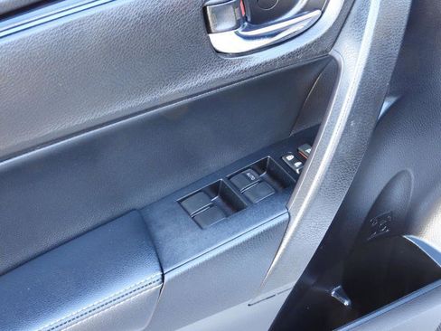 Used 2017 Toyota Corolla SE image 42