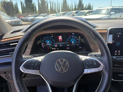 Used 2026 Volkswagen Atlas SE FWD image 31
