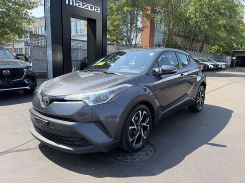 Used 2019 Toyota C-HR XLE FWD image 4