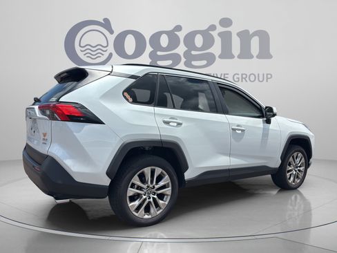 Used 2025 Toyota RAV4 XLE Premium AWD/4WD image 5