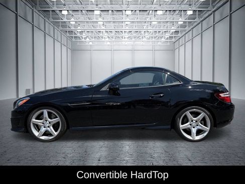 Used 2016 Mercedes-Benz SLK 300 image 2