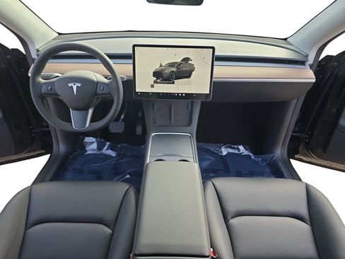 Used 2023 Tesla Model Y Long Range image 9