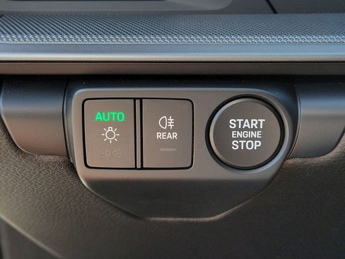 Certified 2025 Porsche 911 Carrera RWD image 42
