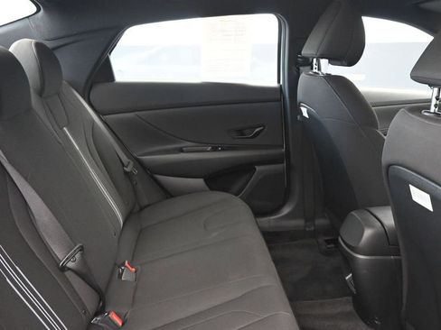 Used 2025 Hyundai Elantra SEL FWD image 13