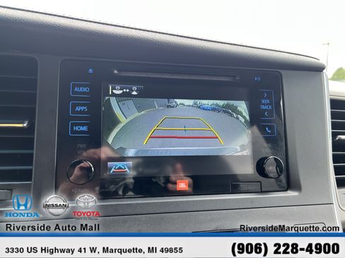 Used 2015 Toyota Sienna Limited Premium w/ Four Season Floor Mat Package FWD image 22