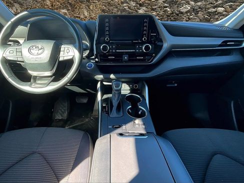Used 2022 Toyota Highlander LE image 14