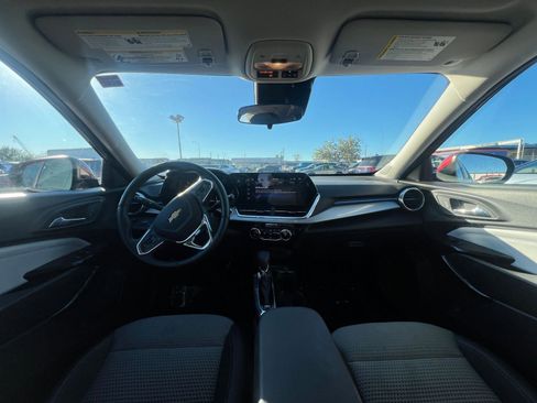 Used 2025 Chevrolet Trax LT w/ LT Convenience Package image 33