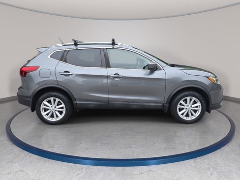 Used 2018 Nissan Rogue Sport SV FWD image 4