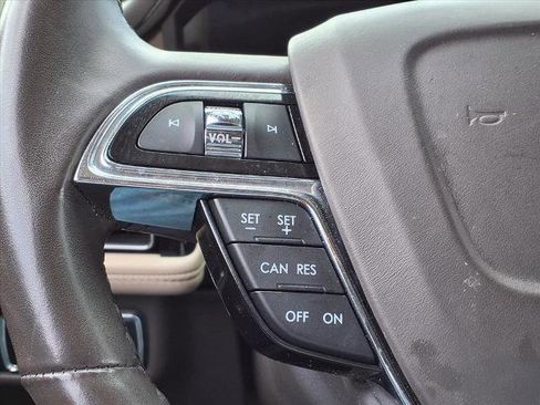 Used 2023 Lincoln Nautilus Reserve image 12