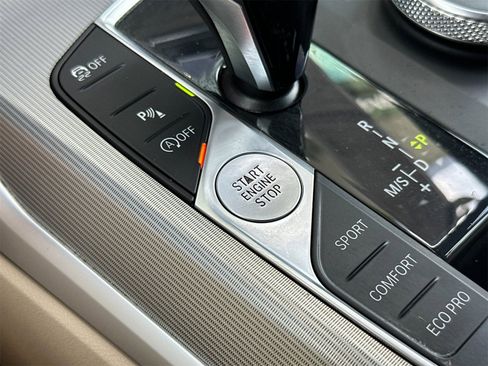 Used 2019 BMW 330i Sedan w/ Convenience Package image 24