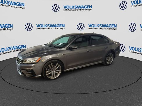Used 2018 Volkswagen Passat 2.0T R-Line FWD image 4