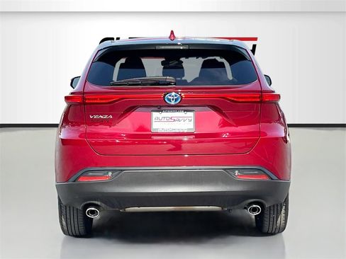 Used 2024 Toyota Venza LE image 6