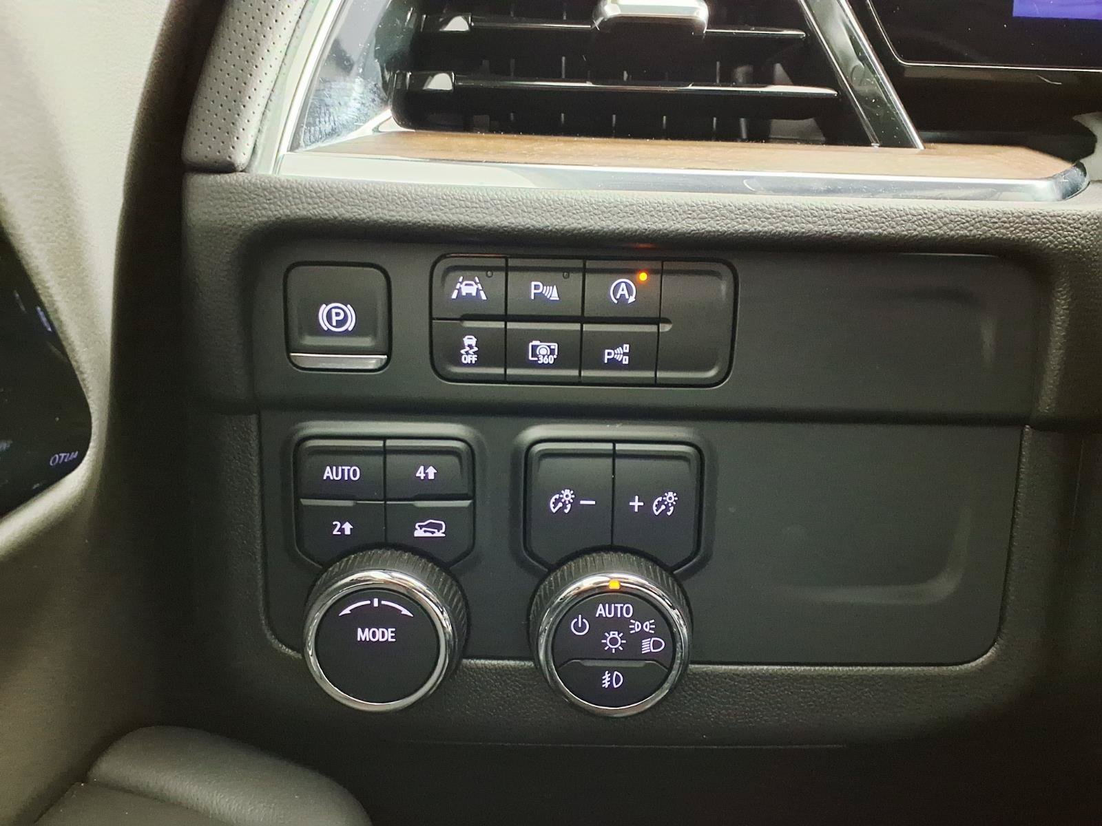 Used 2025 Chevrolet Suburban High Country AWD/4WD image 22