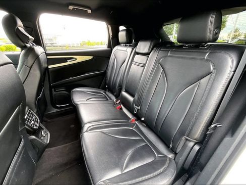 Used 2019 Lincoln Nautilus Premier AWD/4WD image 31