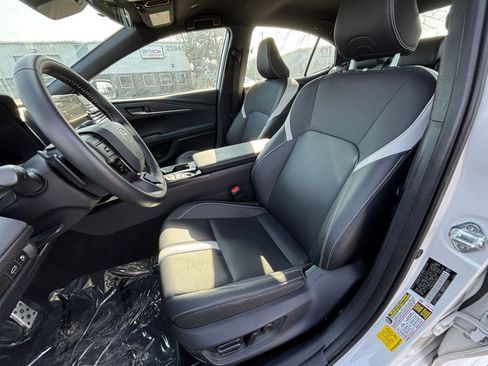 Used 2025 Toyota Camry SE image 28