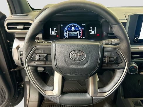 New 2026 Toyota 4Runner SR5 AWD/4WD image 9