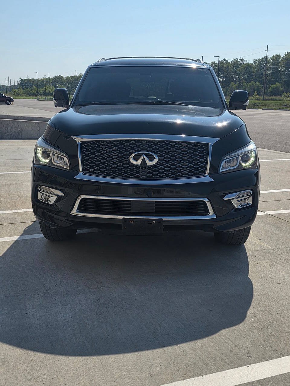Used 2016 INFINITI QX80 4WD w/ All Season Package image 4