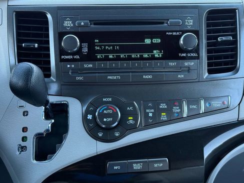 Used 2013 Toyota Sienna LE image 34