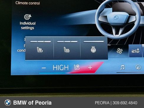 Used 2024 BMW X7 xDrive40i w/ Premium Package image 21