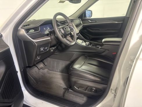 Used 2023 Jeep Grand Cherokee Limited AWD/4WD image 15