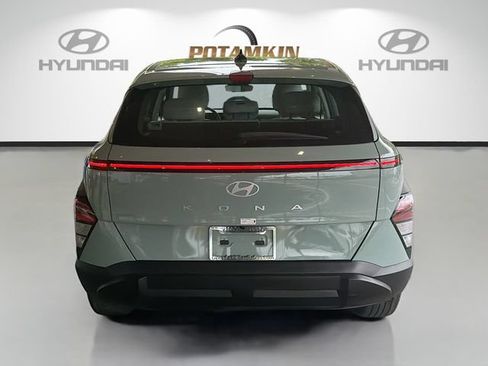Certified 2025 Hyundai Kona SE FWD image 6
