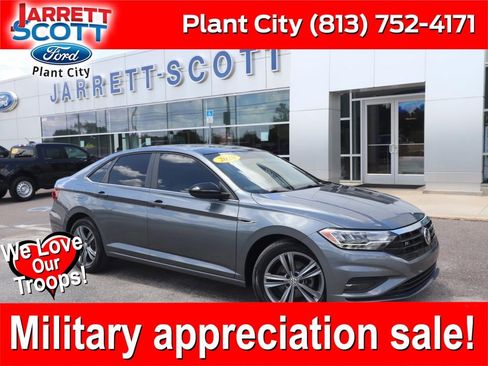 Used 2020 Volkswagen Jetta R-Line w/ R-Line Cold Weather Package FWD image 1