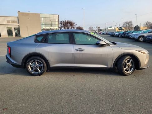 Used 2025 Kia K4 LXS image 3