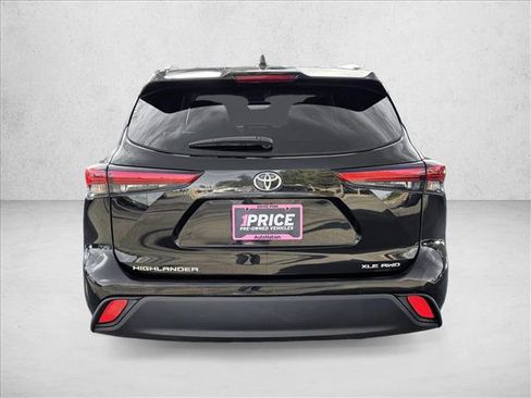 Used 2023 Toyota Highlander XLE image 6