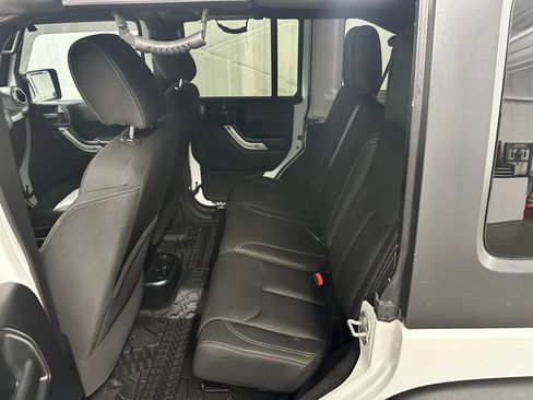 Used 2016 Jeep Wrangler Unlimited Rubicon w/ Connectivity Group AWD/4WD image 26