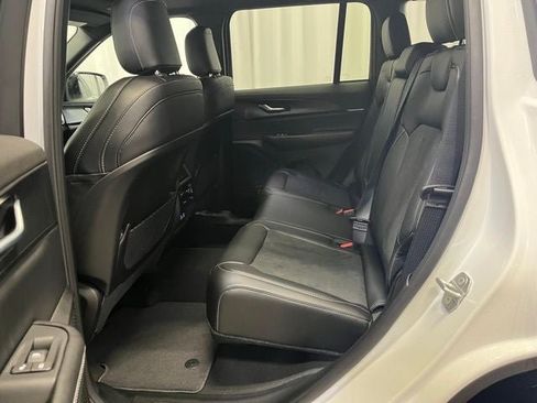 New 2025 Jeep Grand Cherokee Altitude AWD/4WD image 26