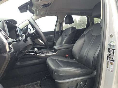 Used 2023 Kia Sorento SX AWD/4WD image 7