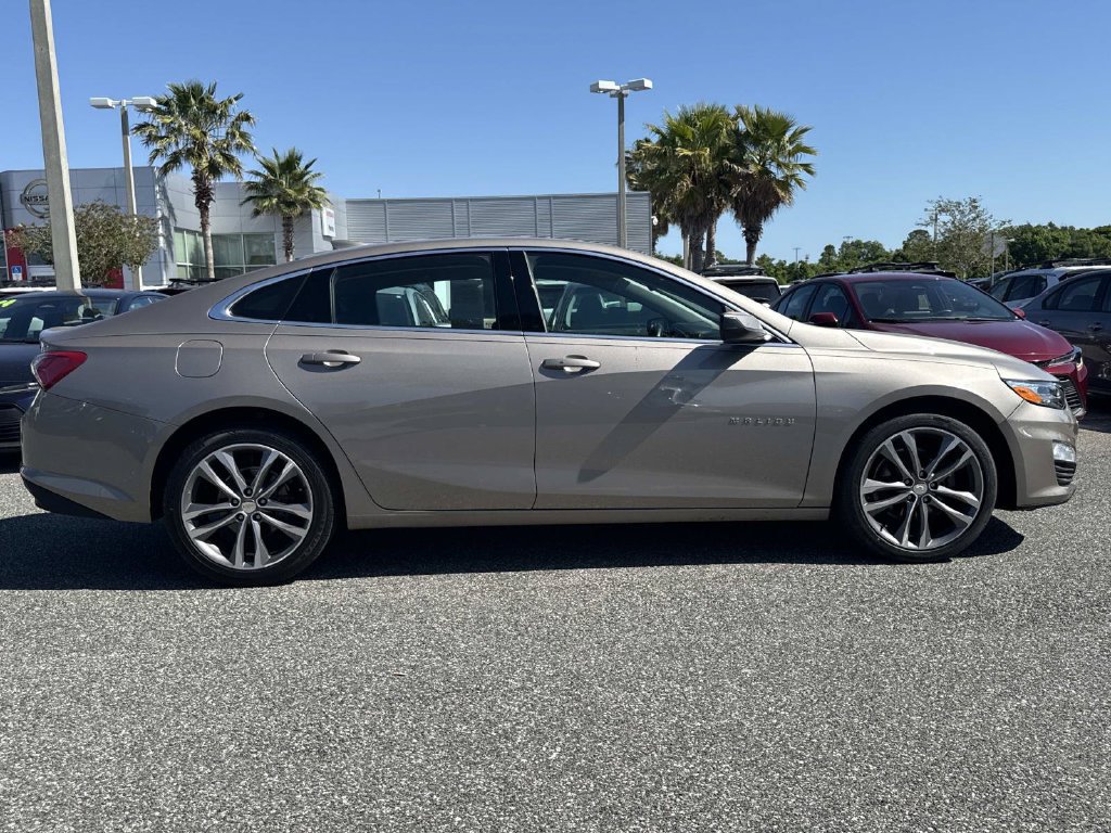 Used 2024 Chevrolet Malibu LT FWD image 2