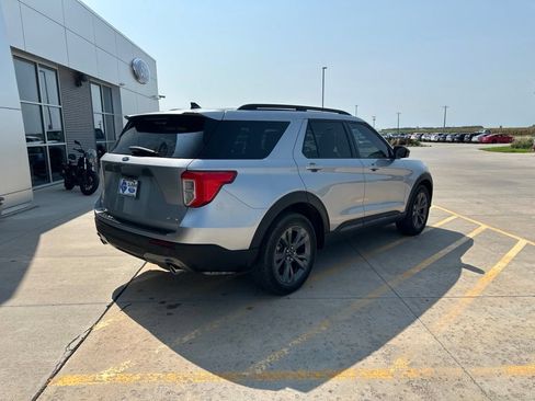 Used 2023 Ford Explorer XLT w/ Equipment Group 202A AWD/4WD image 7