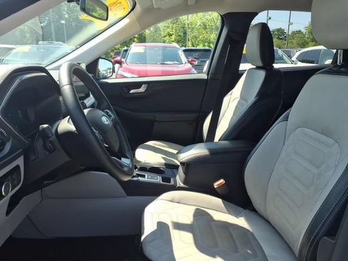 Used 2023 Ford Escape Platinum w/ Premium Technology Package AWD/4WD image 22