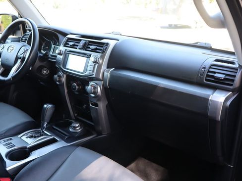 Used 2018 Toyota 4Runner SR5 Premium AWD/4WD image 17