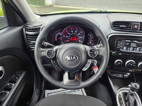 Used 2017 Kia Soul Base image 21