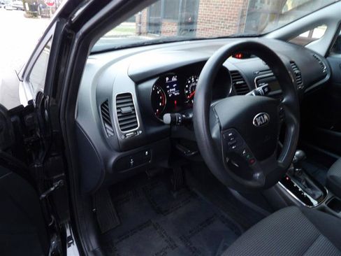 Used 2017 Kia Forte LX image 25