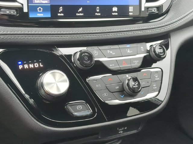 New 2027 Chrysler Pacifica Select FWD image 26