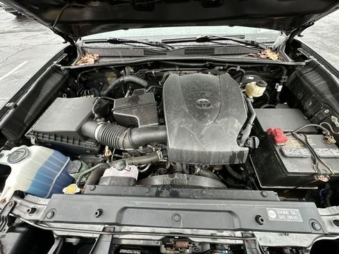 Used 2017 Toyota Tacoma TRD Sport w/ Premium & Technology Package image 21