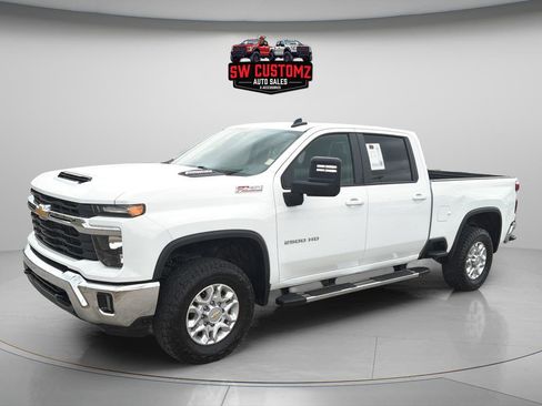 Used 2025 Chevrolet Silverado 2500 LT AWD/4WD image 3
