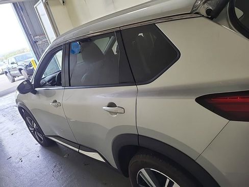 Used 2023 Nissan Rogue SL w/ SL Premium Package AWD/4WD image 3
