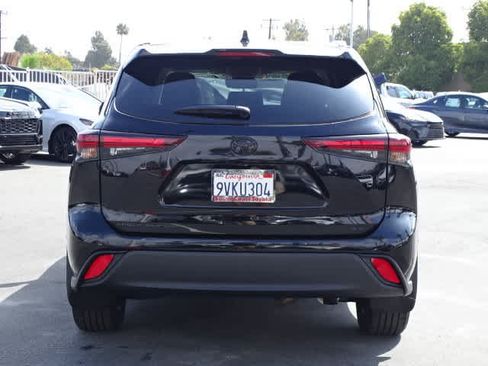 Used 2025 Toyota Highlander XLE FWD image 14