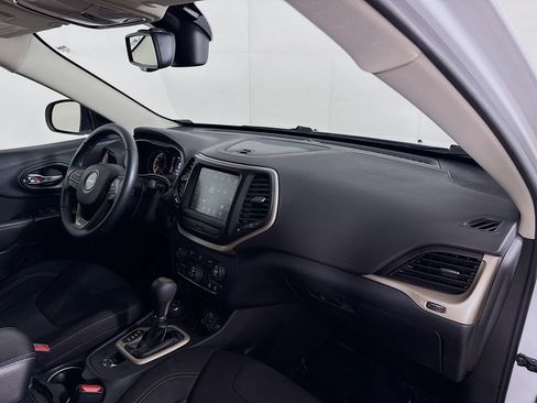 Used 2016 Jeep Cherokee Latitude w/ Comfort/Convenience Group AWD/4WD image 35
