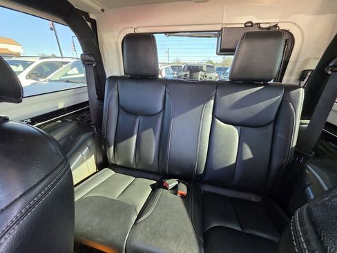 Used 2017 Jeep Wrangler Rubicon w/ Power Convenience Group image 16