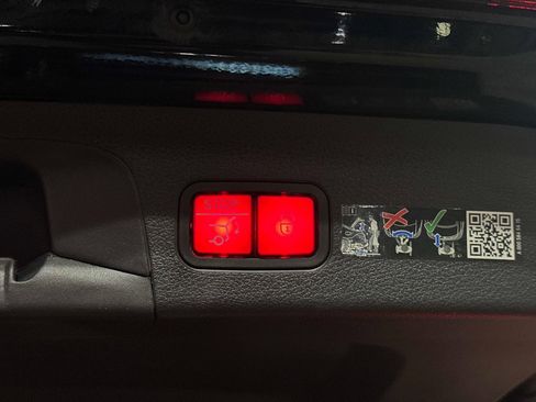 Used 2025 Mercedes-Benz GLS 450 4MATIC image 12