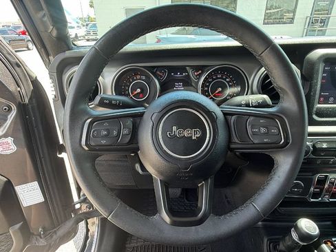 Used 2023 Jeep Gladiator Sport AWD/4WD image 15