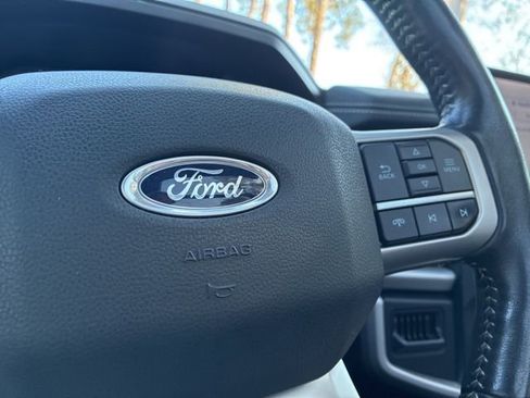 Used 2023 Ford Expedition XLT image 29