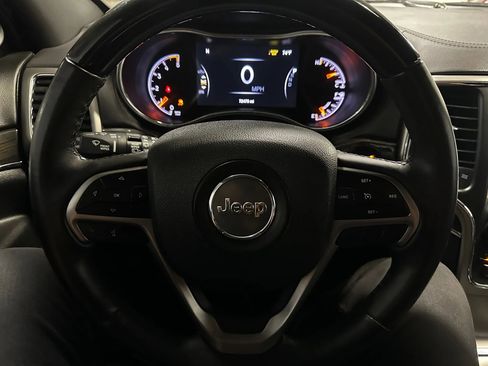 Used 2018 Jeep Grand Cherokee Overland AWD/4WD image 29